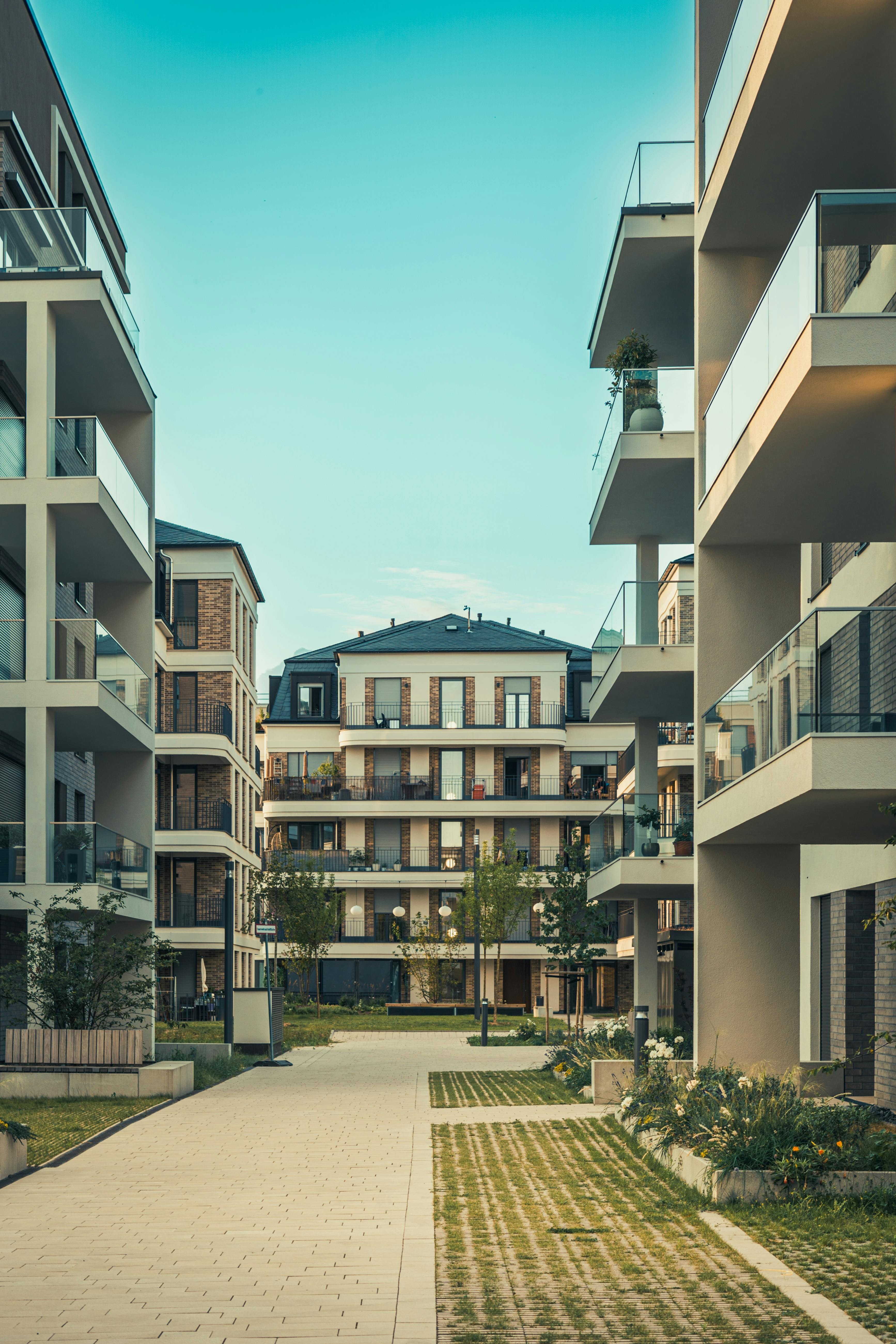 Moderne borettslag med gårdsrom og fellesarealer